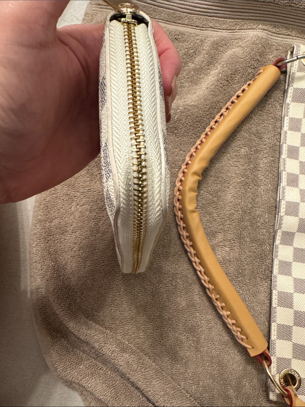 Desinger Inspired Checked Creamish White Purse (Tote Bag) w/matching wallet - - Picture 13 of 15